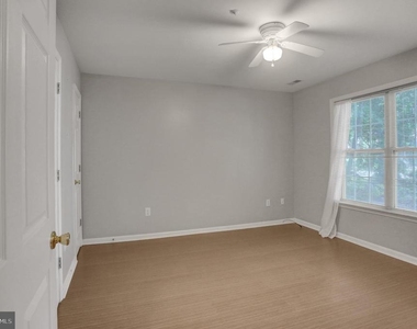 1153 Lindsay Lane - Photo Thumbnail 4