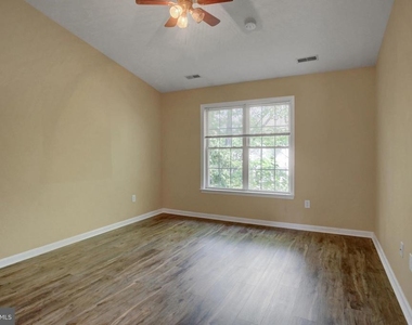 1153 Lindsay Lane - Photo Thumbnail 21