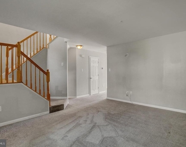 1153 Lindsay Lane - Photo Thumbnail 10