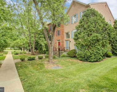 1153 Lindsay Lane - Photo Thumbnail 1