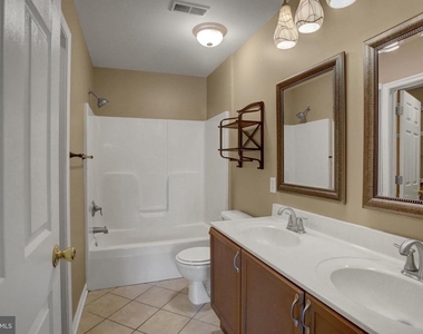1153 Lindsay Lane - Photo Thumbnail 23