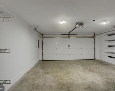 1153 Lindsay Lane - Photo Thumbnail 7