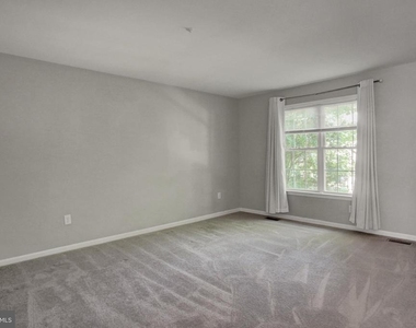 1153 Lindsay Lane - Photo Thumbnail 9