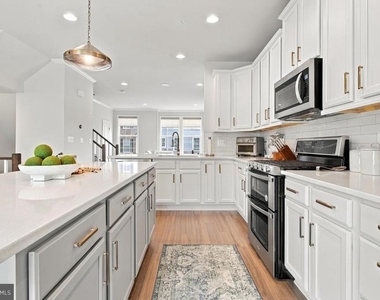 2653 Sierra Nevada Avenue - Photo Thumbnail 7