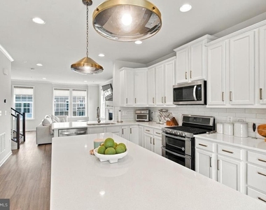 2653 Sierra Nevada Avenue - Photo Thumbnail 8