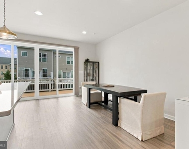2653 Sierra Nevada Avenue - Photo Thumbnail 9