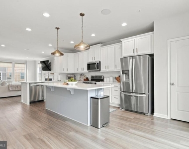 2653 Sierra Nevada Avenue - Photo Thumbnail 6