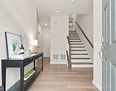 2653 Sierra Nevada Avenue - Photo Thumbnail 2
