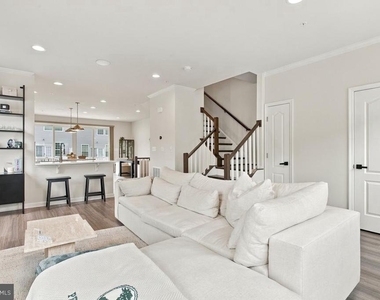 2653 Sierra Nevada Avenue - Photo Thumbnail 12