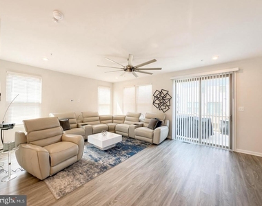 7012 Gladebrook Road - Photo Thumbnail 14