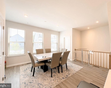 7012 Gladebrook Road - Photo Thumbnail 6