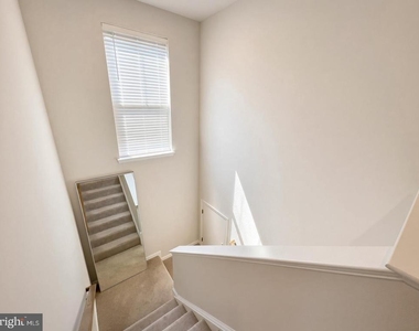7012 Gladebrook Road - Photo Thumbnail 5