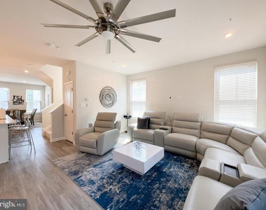 7012 Gladebrook Road - Photo Thumbnail 16