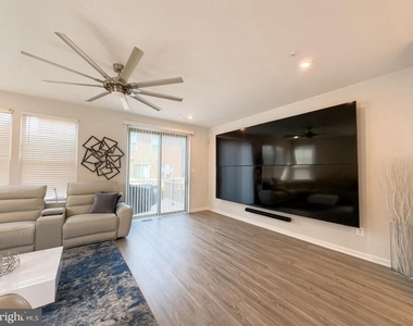7012 Gladebrook Road - Photo Thumbnail 15