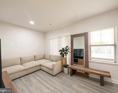 7012 Gladebrook Road - Photo Thumbnail 2