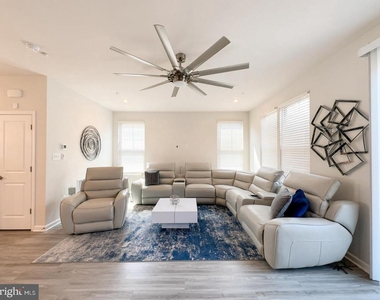 7012 Gladebrook Road - Photo Thumbnail 13