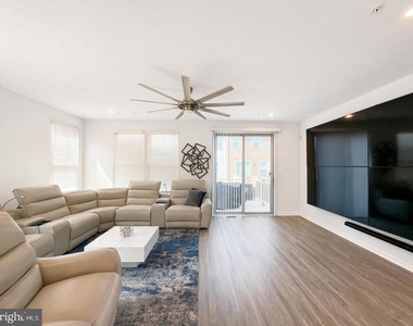7012 Gladebrook Road - Photo Thumbnail 12