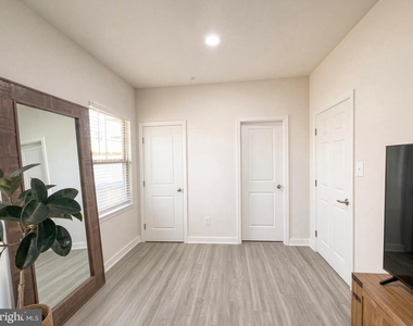 7012 Gladebrook Road - Photo Thumbnail 3