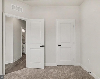 16100 Meadow Glenn Drive - Photo Thumbnail 11