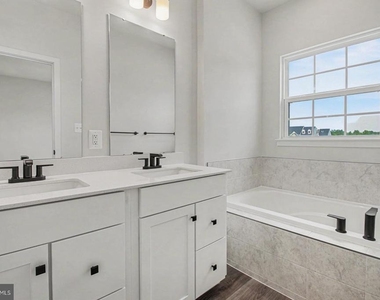 16100 Meadow Glenn Drive - Photo Thumbnail 17
