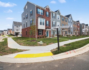 16100 Meadow Glenn Drive - Photo Thumbnail 2
