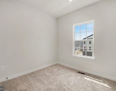 16100 Meadow Glenn Drive - Photo Thumbnail 10
