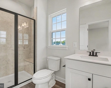 16100 Meadow Glenn Drive - Photo Thumbnail 14