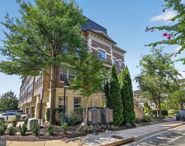 510 Overlook Park Drive - Photo Thumbnail 2