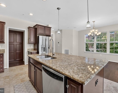510 Overlook Park Drive - Photo Thumbnail 14