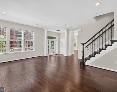 510 Overlook Park Drive - Photo Thumbnail 7