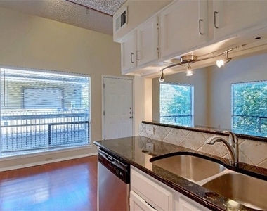 908 Poplar St - Photo Thumbnail 8