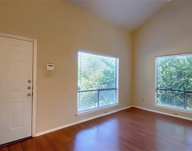 908 Poplar St - Photo Thumbnail 6