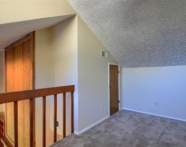 908 Poplar St - Photo Thumbnail 9