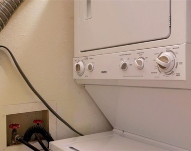 908 Poplar St - Photo Thumbnail 2
