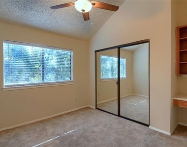 908 Poplar St - Photo Thumbnail 10
