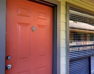 908 Poplar St - Photo Thumbnail 1