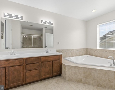 23264 Scholl Manor Way - Photo Thumbnail 32