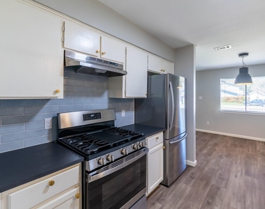 2203 E Stassney Ln - Photo Thumbnail 4