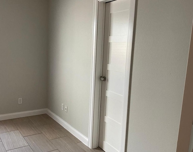 8017 Gessner Dr - Photo Thumbnail 14