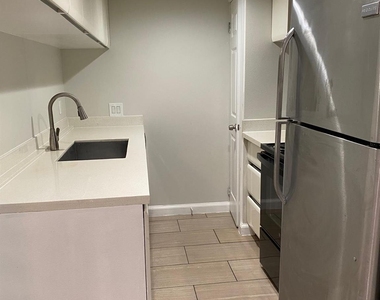 8017 Gessner Dr - Photo Thumbnail 3
