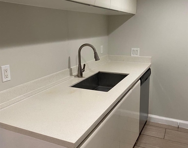 8017 Gessner Dr - Photo Thumbnail 5