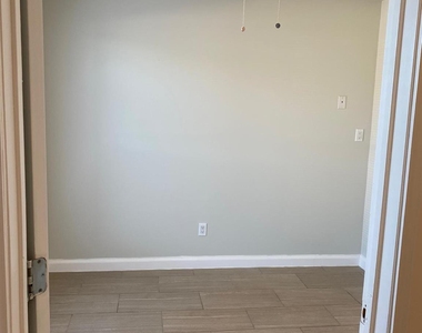 8017 Gessner Dr - Photo Thumbnail 2
