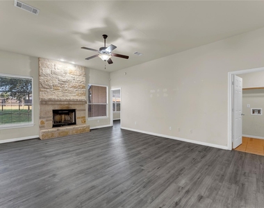 206 Cailin Ct - Photo Thumbnail 10