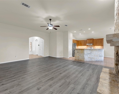 206 Cailin Ct - Photo Thumbnail 13