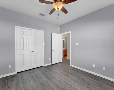 206 Cailin Ct - Photo Thumbnail 9