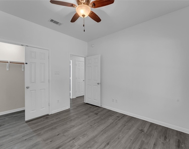206 Cailin Ct - Photo Thumbnail 7
