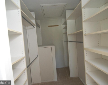 7928 Mayfair Circle - Photo Thumbnail 11