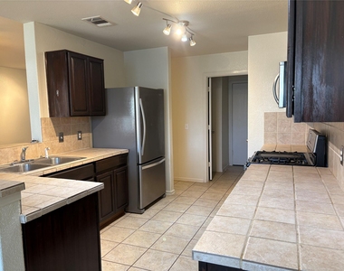 125 Camelia Pkwy - Photo Thumbnail 5