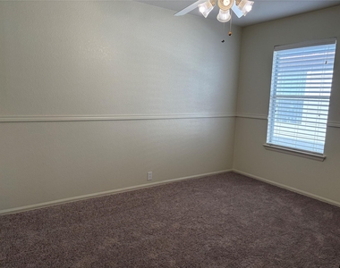 125 Camelia Pkwy - Photo Thumbnail 12