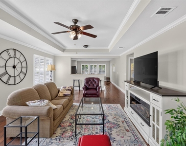 607 Salado Creek Ln - Photo Thumbnail 3